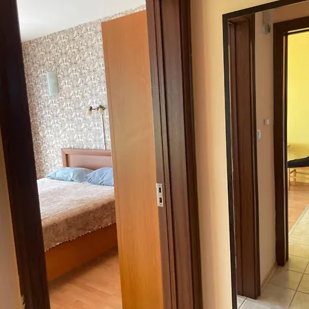 アパート For Guests 